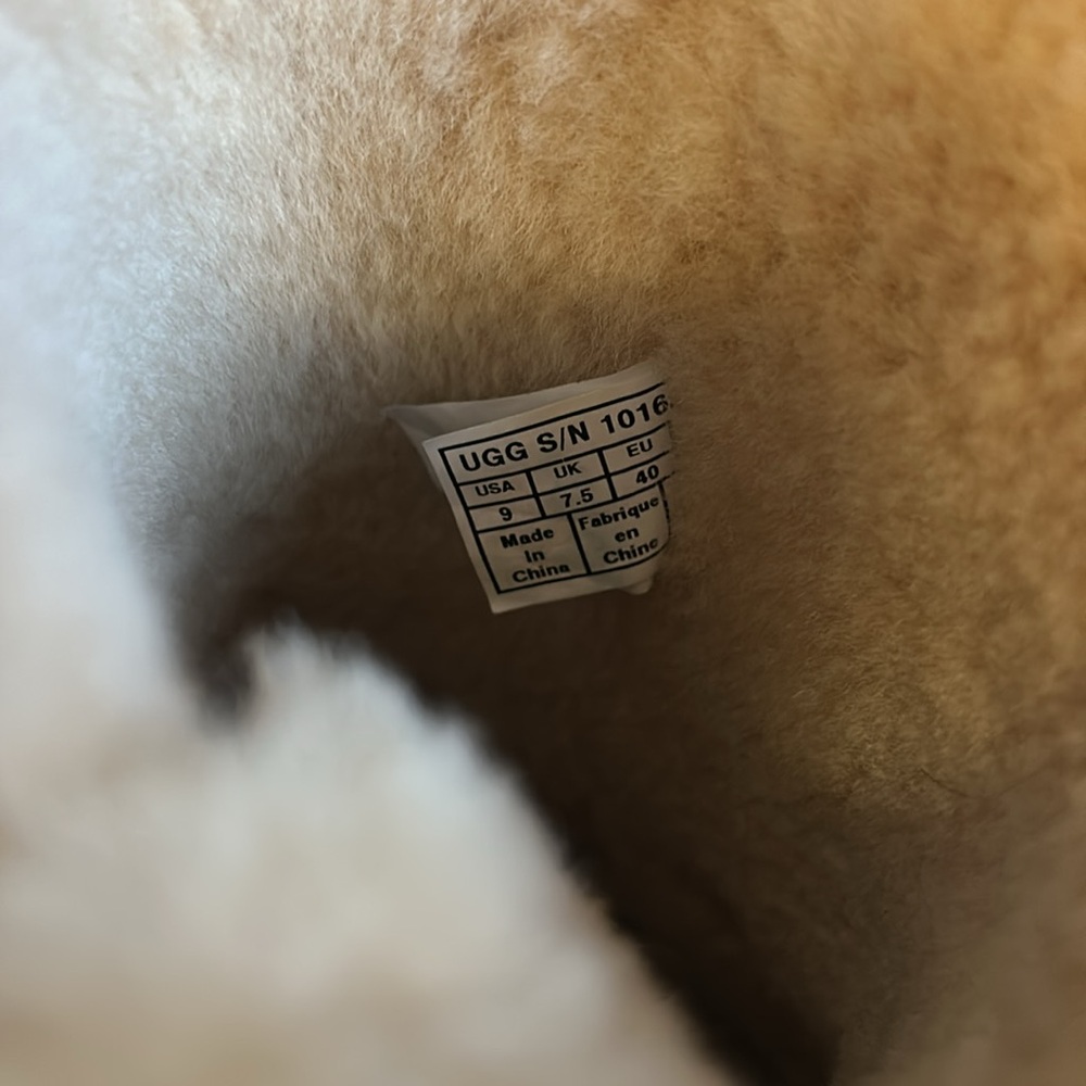 UGG Boots - Picture 5 of 6
